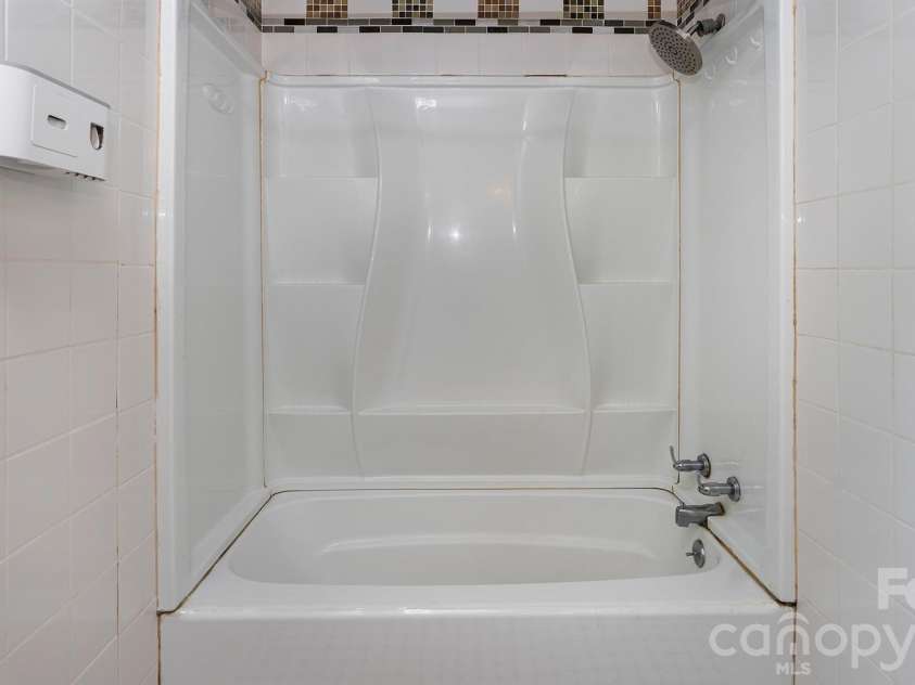 4900 Carriage Drive Circle, Charlotte, NC 28205.  MLS# CAR4385850, YatesRealty ID 28251. 