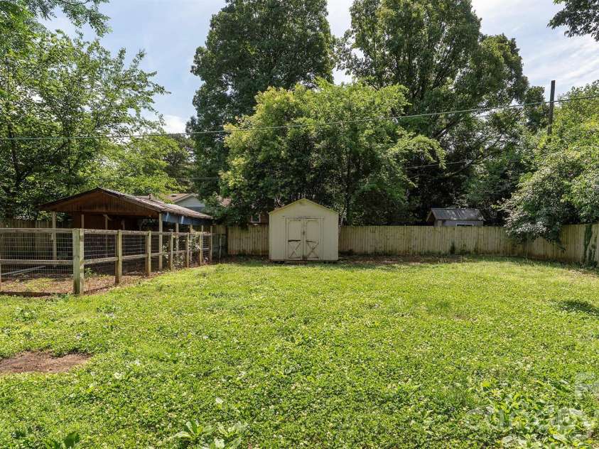 4900 Carriage Drive Circle, Charlotte, NC 28205.  MLS# CAR4385850, YatesRealty ID 28251. 