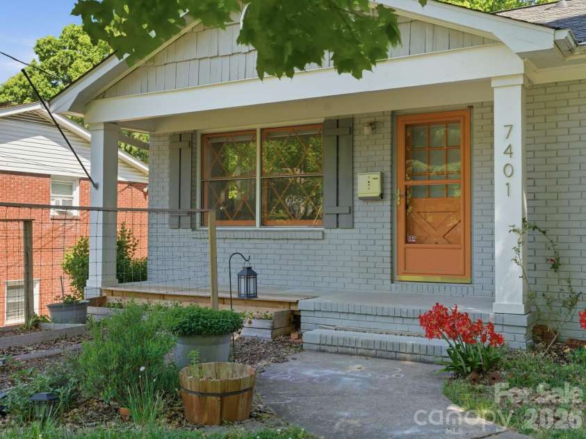 7401 Woodstream Drive, Charlotte, NC 28210.  MLS# CAR4372836, YatesRealty ID 28252. 