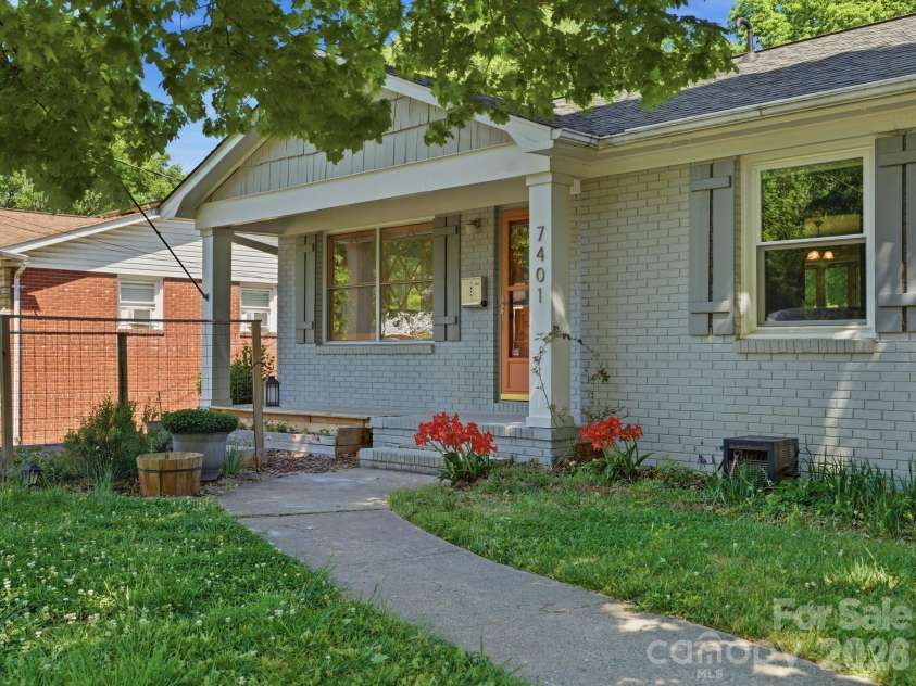 7401 Woodstream Drive, Charlotte, NC 28210.  MLS# CAR4372836, YatesRealty ID 28252. 