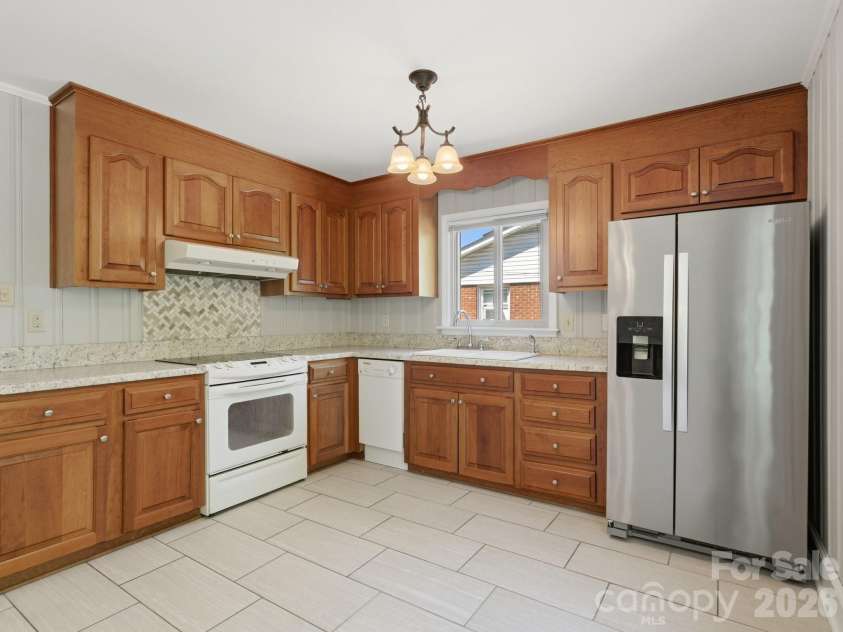 7401 Woodstream Drive, Charlotte, NC 28210.  MLS# CAR4372836, YatesRealty ID 28252. 