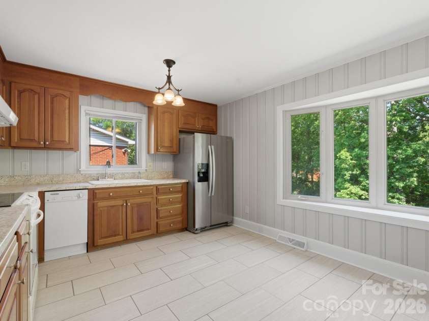 7401 Woodstream Drive, Charlotte, NC 28210.  MLS# CAR4372836, YatesRealty ID 28252. 