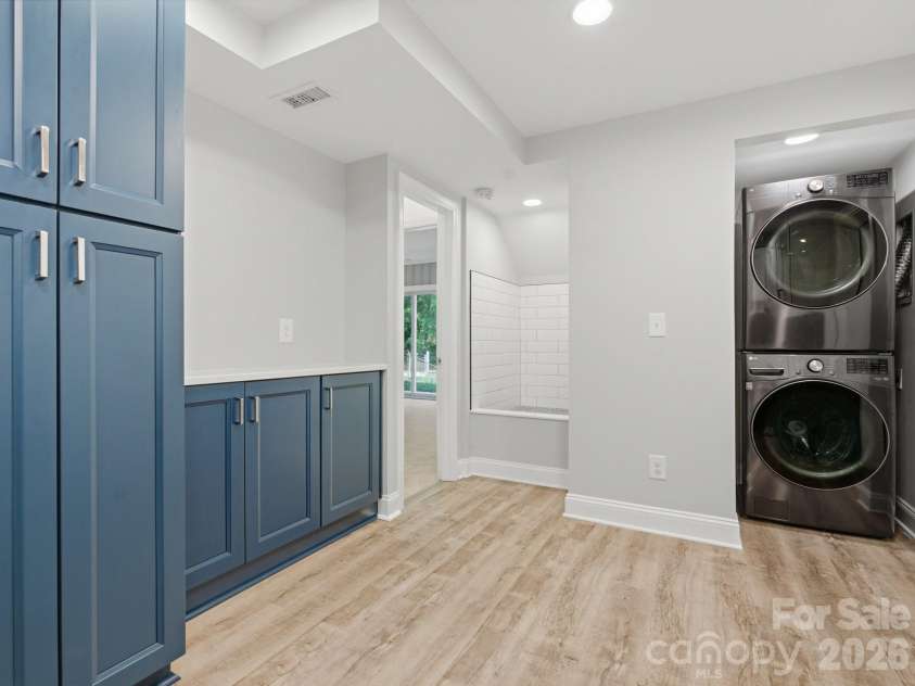 7401 Woodstream Drive, Charlotte, NC 28210.  MLS# CAR4372836, YatesRealty ID 28252. 