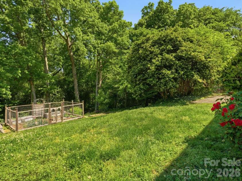 7401 Woodstream Drive, Charlotte, NC 28210.  MLS# CAR4372836, YatesRealty ID 28252. 