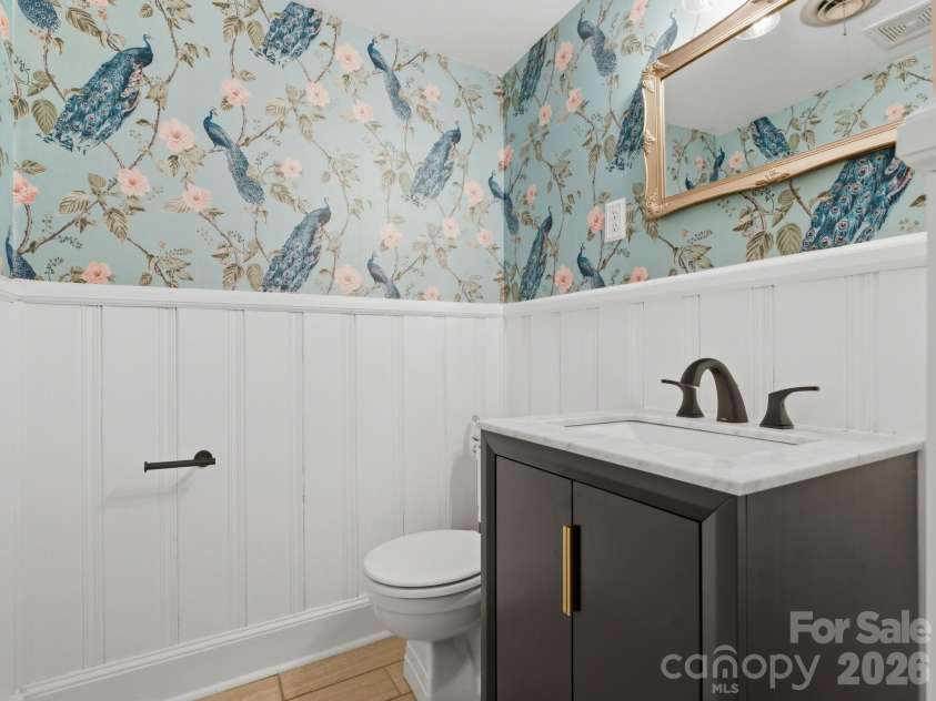 7401 Woodstream Drive, Charlotte, NC 28210.  MLS# CAR4372836, YatesRealty ID 28252. Basement Half Bathroom