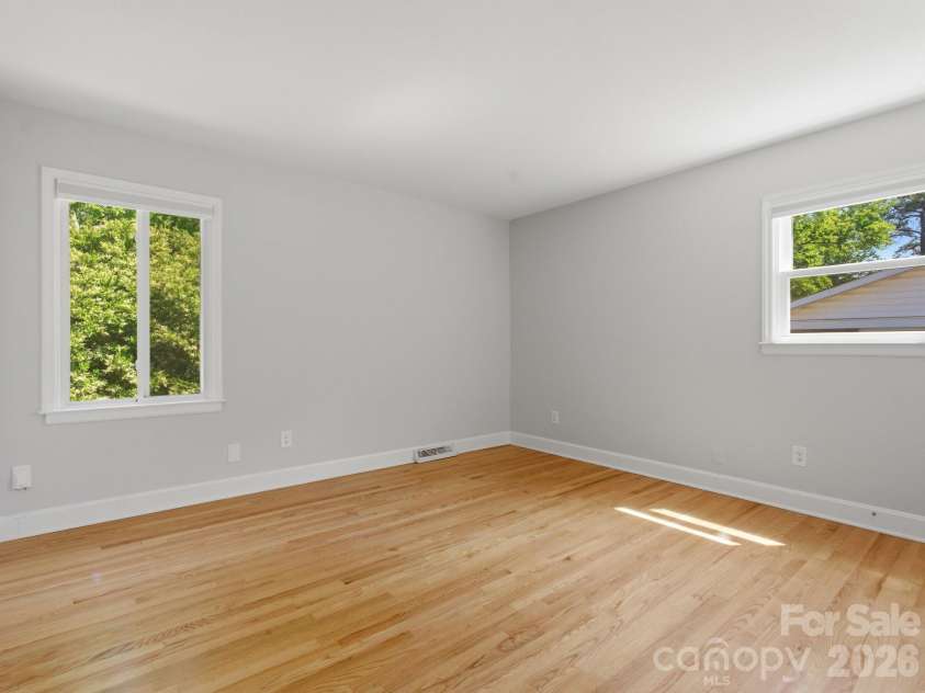 7401 Woodstream Drive, Charlotte, NC 28210.  MLS# CAR4372836, YatesRealty ID 28252. Primary Bedroom