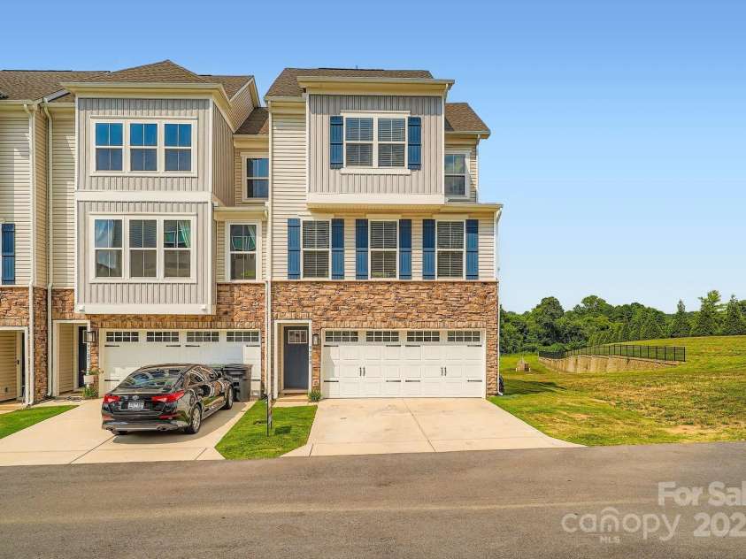 9729 Oaklawn Boulevard, Huntersville, NC 28078.  MLS# CAR4277701, YatesRealty ID 28252. Ask about the seller credit on this End Unit!
