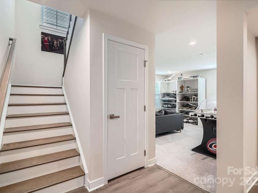 9729 Oaklawn Boulevard, Huntersville, NC 28078.  MLS# CAR4277701, YatesRealty ID 28252. Foyer - Bonus/Flex Room