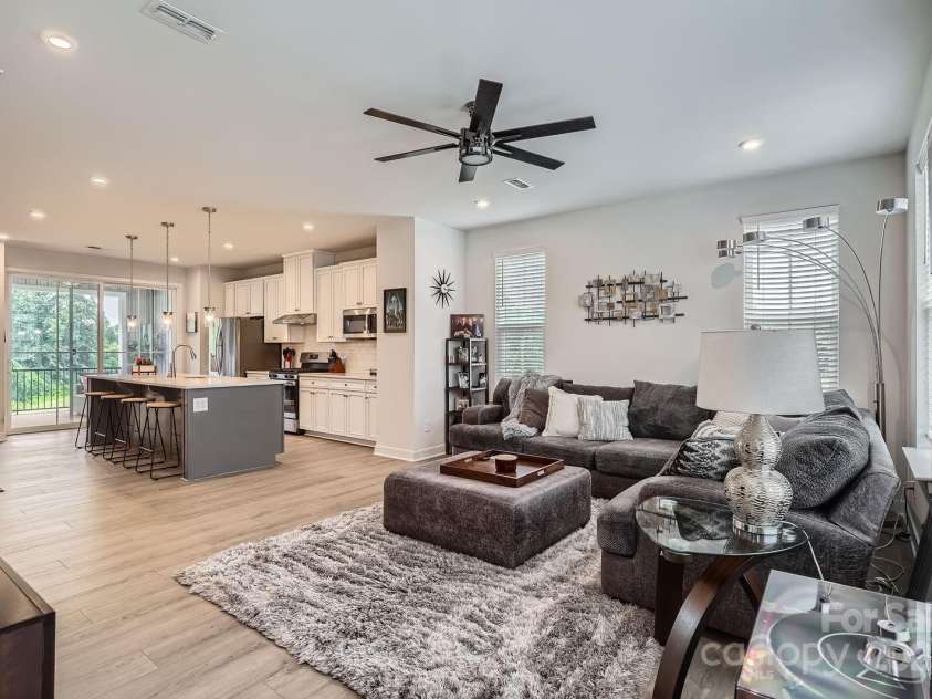 9729 Oaklawn Boulevard, Huntersville, NC 28078.  MLS# CAR4277701, YatesRealty ID 28252. Great Room - Lots of seating