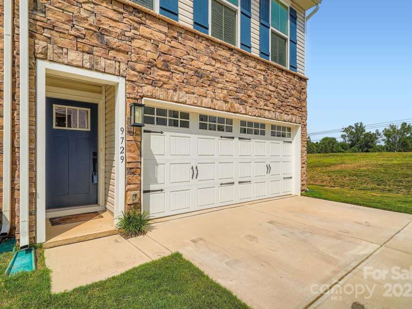 9729 Oaklawn Boulevard, Huntersville, NC 28078.  MLS# CAR4277701, YatesRealty ID 28252. No Neighbors to the right or in the back!!!!