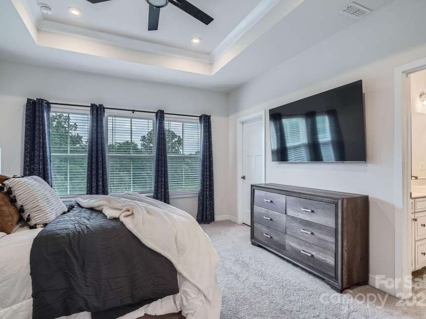 9729 Oaklawn Boulevard, Huntersville, NC 28078.  MLS# CAR4277701, YatesRealty ID 28252. Primary Suite - Faces Backyard