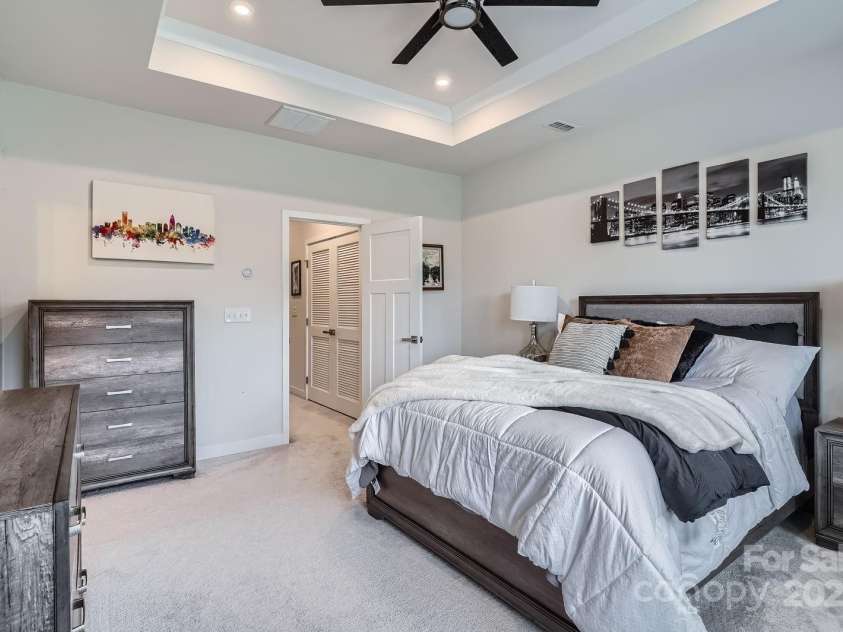 9729 Oaklawn Boulevard, Huntersville, NC 28078.  MLS# CAR4277701, YatesRealty ID 28252. Primary Suite - Trey Ceiling