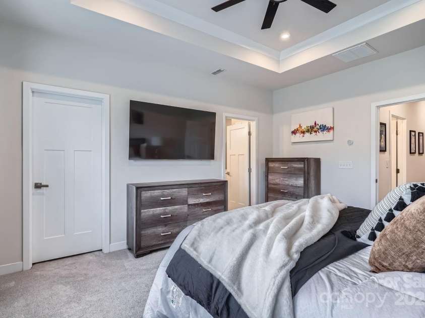 9729 Oaklawn Boulevard, Huntersville, NC 28078.  MLS# CAR4277701, YatesRealty ID 28252. Primary Suite - Walk In Closet