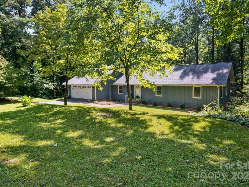 104 Britton Avenue, Hendersonville, NC 28791.  MLS# CAR4273610, YatesRealty ID 28254. 