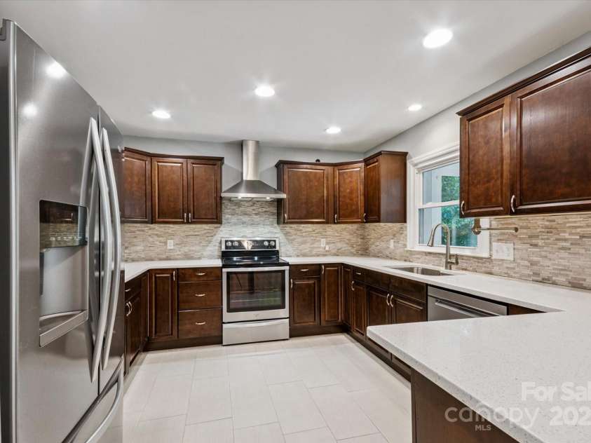 104 Britton Avenue, Hendersonville, NC 28791.  MLS# CAR4273610, YatesRealty ID 28254. 