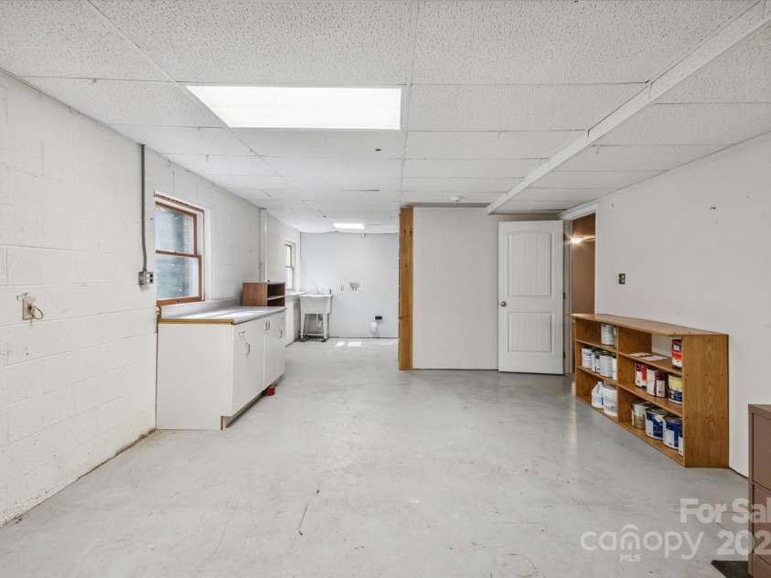 104 Britton Avenue, Hendersonville, NC 28791.  MLS# CAR4273610, YatesRealty ID 28254. 