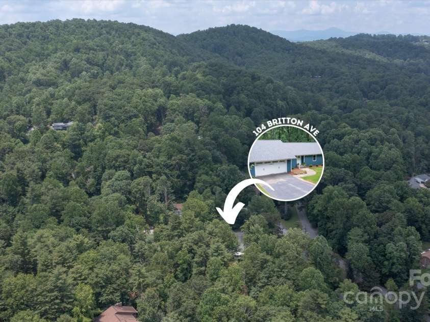 104 Britton Avenue, Hendersonville, NC 28791.  MLS# CAR4273610, YatesRealty ID 28254. 