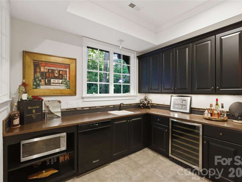1514 Elmsford Lane, Matthews, NC 28105.  MLS# CAR4371432, YatesRealty ID 28254. Kitchenette