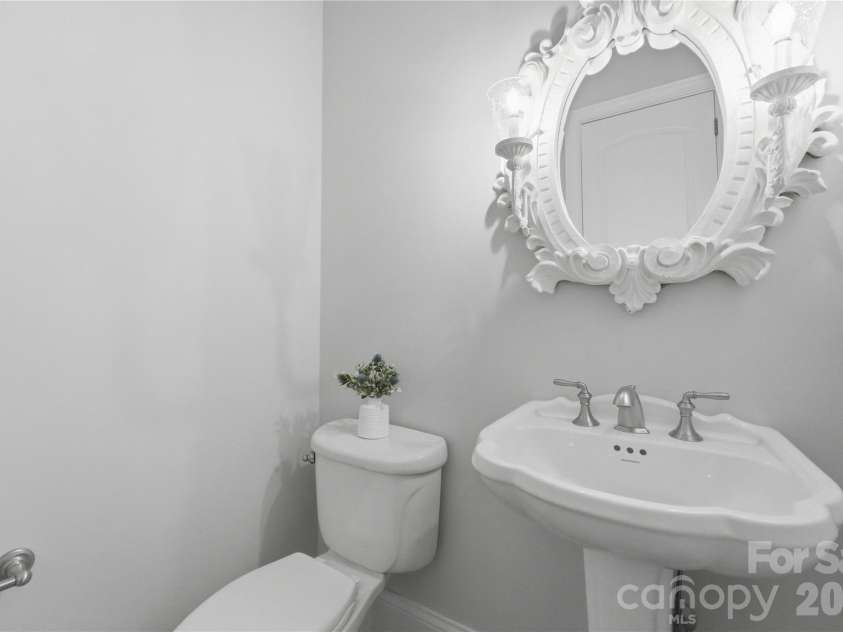 1514 Elmsford Lane, Matthews, NC 28105.  MLS# CAR4371432, YatesRealty ID 28254. Laundry Room (1:2)Drop Zone