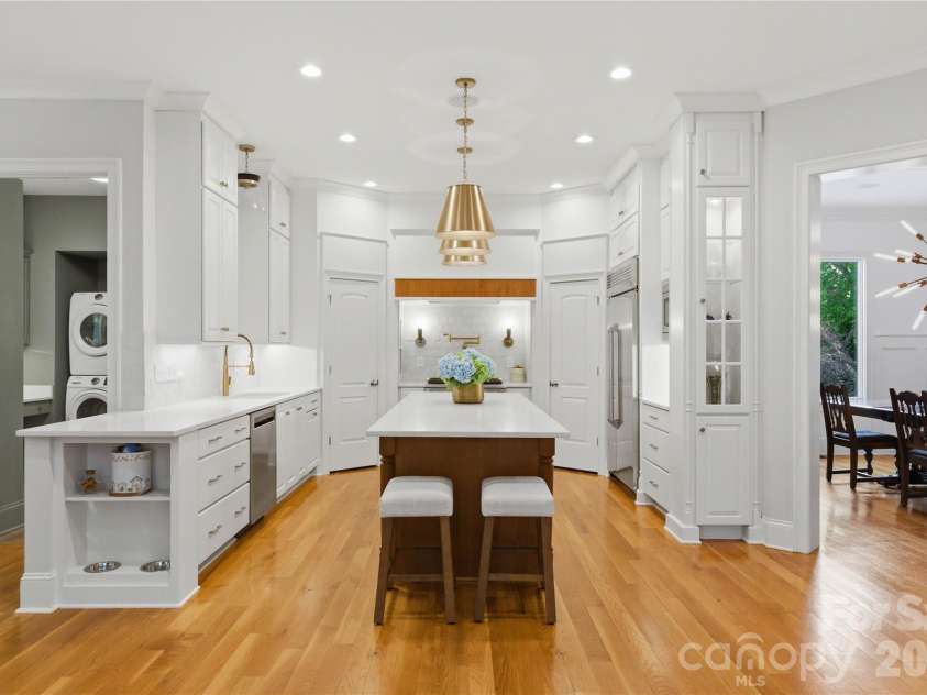 1514 Elmsford Lane, Matthews, NC 28105.  MLS# CAR4371432, YatesRealty ID 28254. Renovated Kitchen