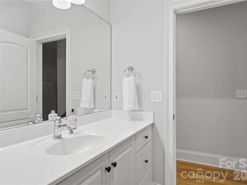 1514 Elmsford Lane, Matthews, NC 28105.  MLS# CAR4371432, YatesRealty ID 28254. Secondary Full Adjoining Bath