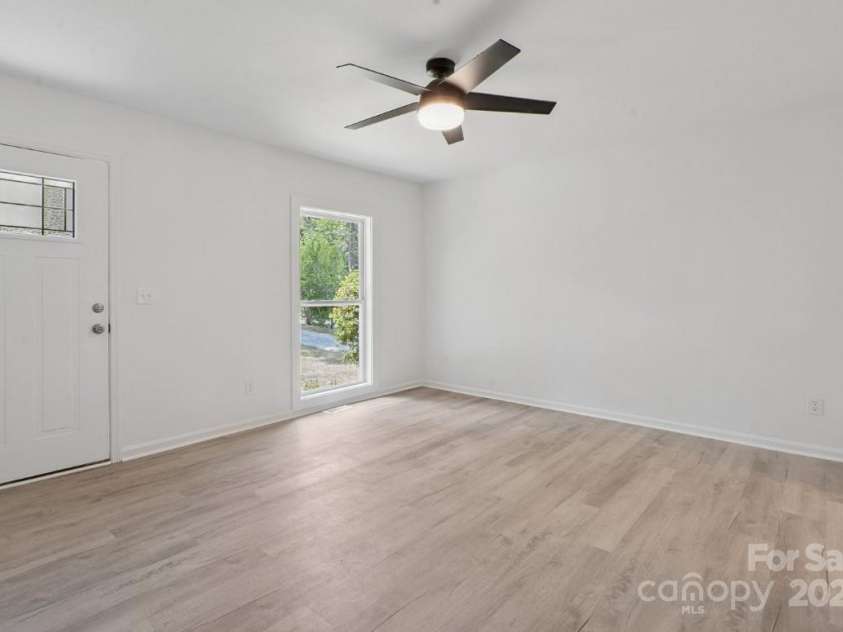 318 Cedarwood Lane, Matthews, NC 28104.  MLS# CAR4282132, YatesRealty ID 28255. 