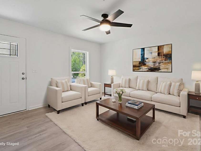 318 Cedarwood Lane, Matthews, NC 28104.  MLS# CAR4282132, YatesRealty ID 28255. 