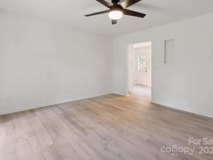 318 Cedarwood Lane, Matthews, NC 28104.  MLS# CAR4282132, YatesRealty ID 28255. 