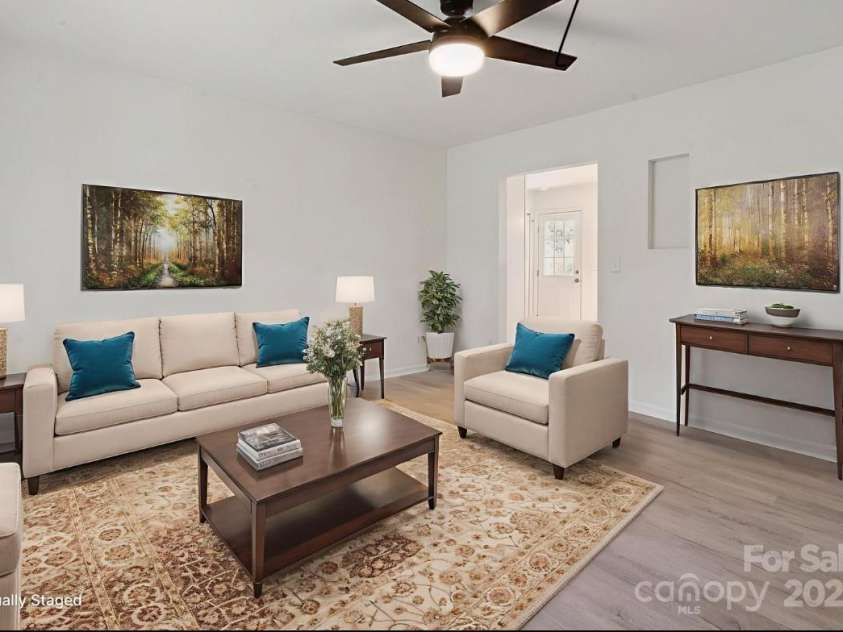 318 Cedarwood Lane, Matthews, NC 28104.  MLS# CAR4282132, YatesRealty ID 28255. 