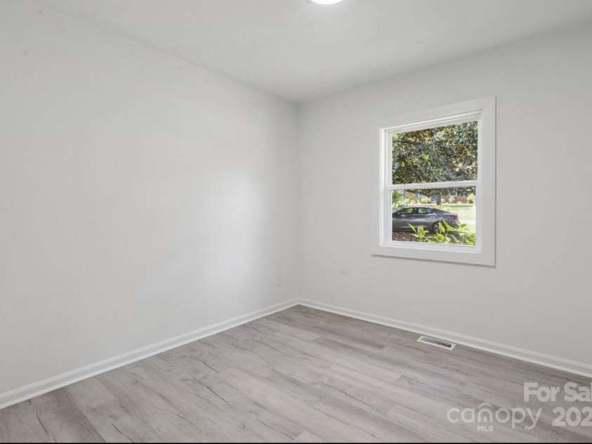 318 Cedarwood Lane, Matthews, NC 28104.  MLS# CAR4282132, YatesRealty ID 28255. 