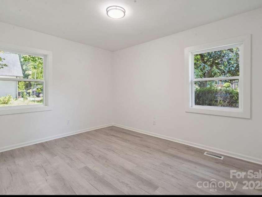 318 Cedarwood Lane, Matthews, NC 28104.  MLS# CAR4282132, YatesRealty ID 28255. 