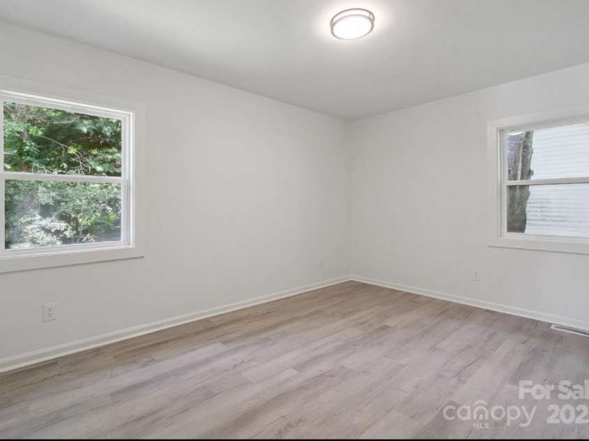 318 Cedarwood Lane, Matthews, NC 28104.  MLS# CAR4282132, YatesRealty ID 28255. 