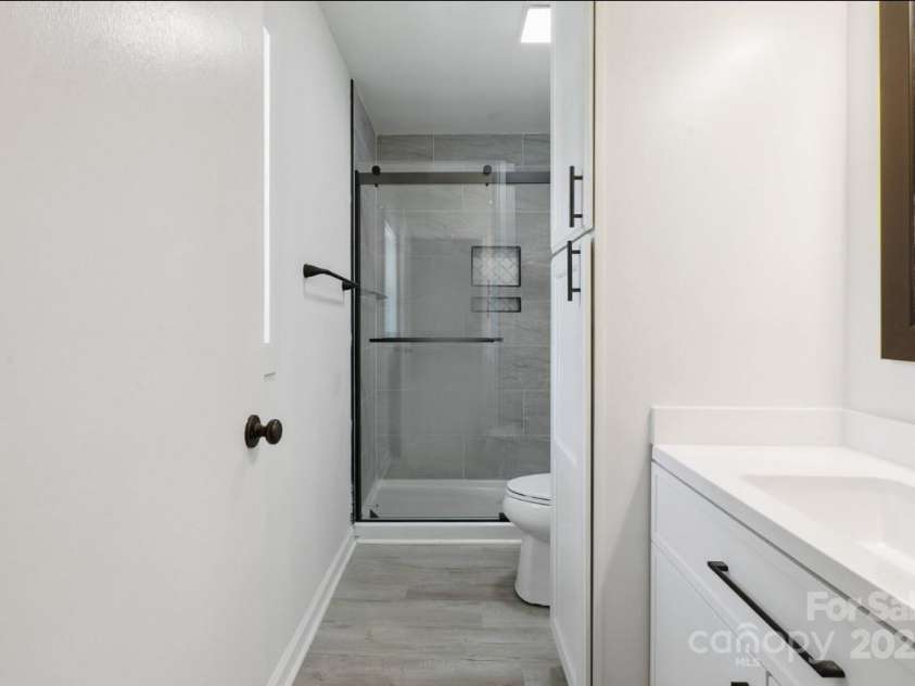 318 Cedarwood Lane, Matthews, NC 28104.  MLS# CAR4282132, YatesRealty ID 28255. 