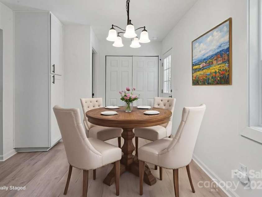 318 Cedarwood Lane, Matthews, NC 28104.  MLS# CAR4282132, YatesRealty ID 28255. 