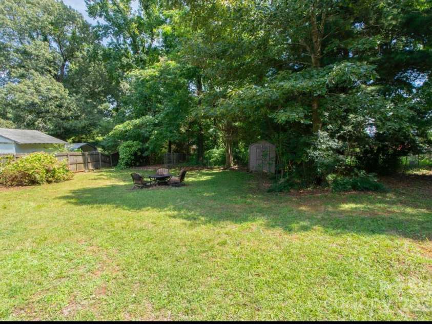 318 Cedarwood Lane, Matthews, NC 28104.  MLS# CAR4282132, YatesRealty ID 28255. 