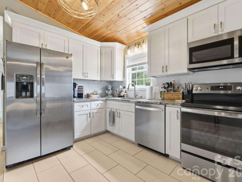 81 Bullfrog Cove Road, Sylva, NC 28779.  MLS# CAR4363486, YatesRealty ID 28256. 