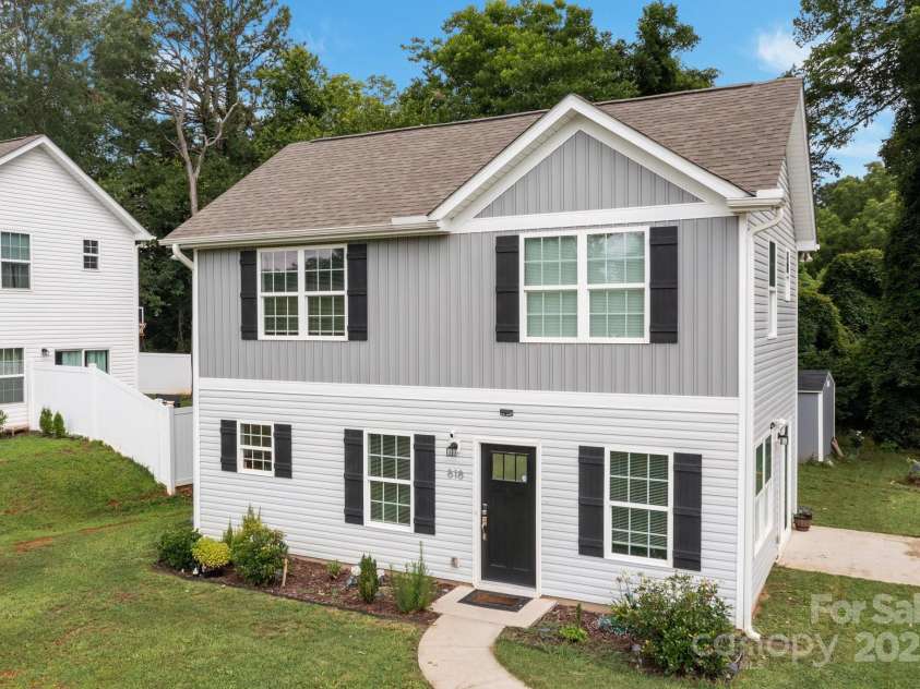 818 Carolina Avenue, Bessemer City, NC 28016.  MLS# CAR4278691, YatesRealty ID 28256. 