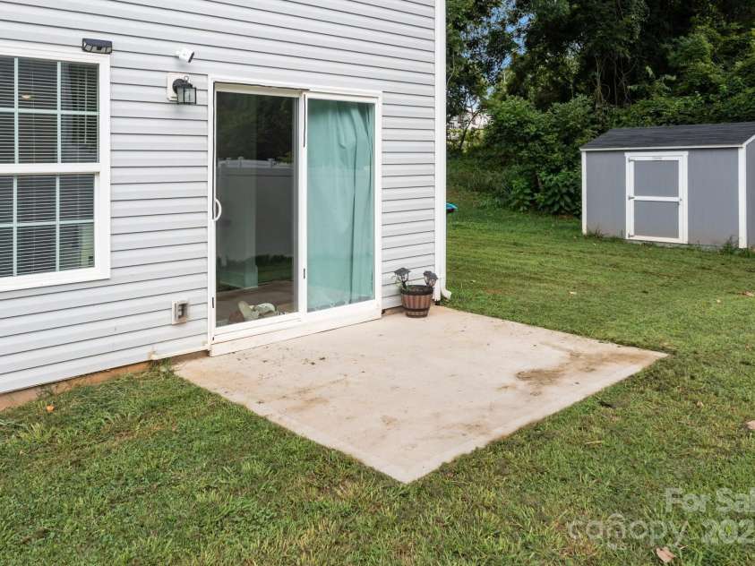 818 Carolina Avenue, Bessemer City, NC 28016.  MLS# CAR4278691, YatesRealty ID 28256. 