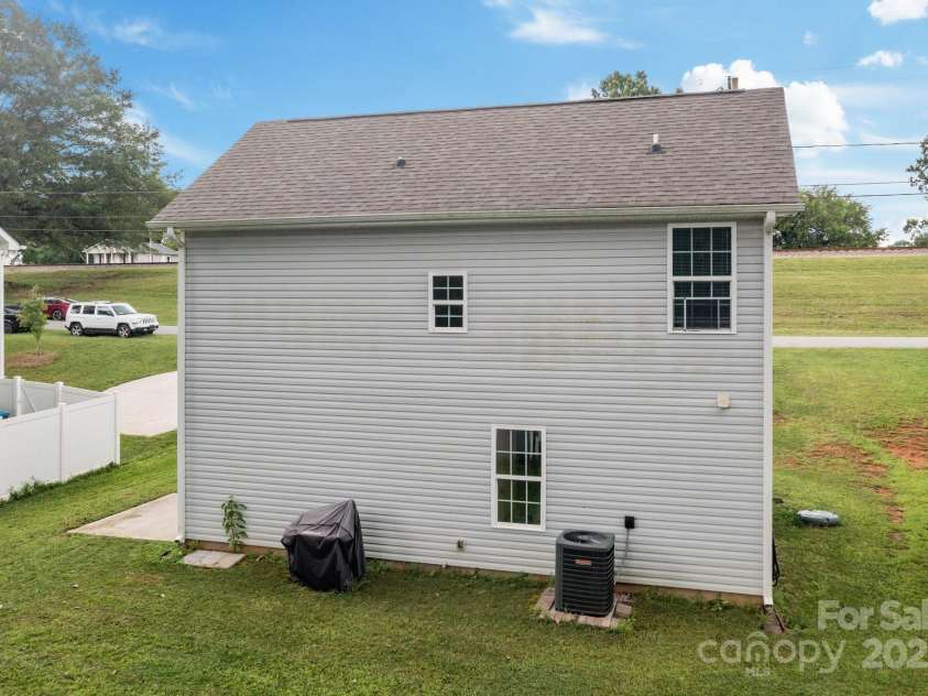 818 Carolina Avenue, Bessemer City, NC 28016.  MLS# CAR4278691, YatesRealty ID 28256. 