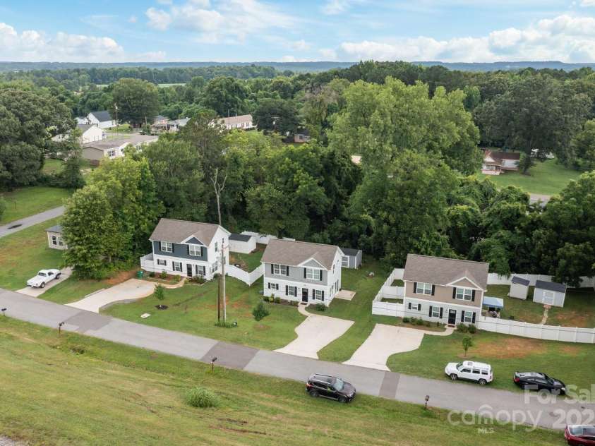 818 Carolina Avenue, Bessemer City, NC 28016.  MLS# CAR4278691, YatesRealty ID 28256. 