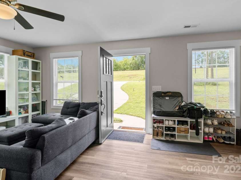 818 Carolina Avenue, Bessemer City, NC 28016.  MLS# CAR4278691, YatesRealty ID 28256. 