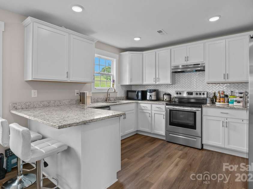 818 Carolina Avenue, Bessemer City, NC 28016.  MLS# CAR4278691, YatesRealty ID 28256. 