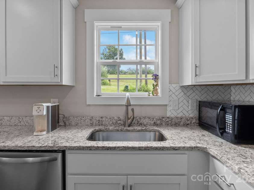 818 Carolina Avenue, Bessemer City, NC 28016.  MLS# CAR4278691, YatesRealty ID 28256. 