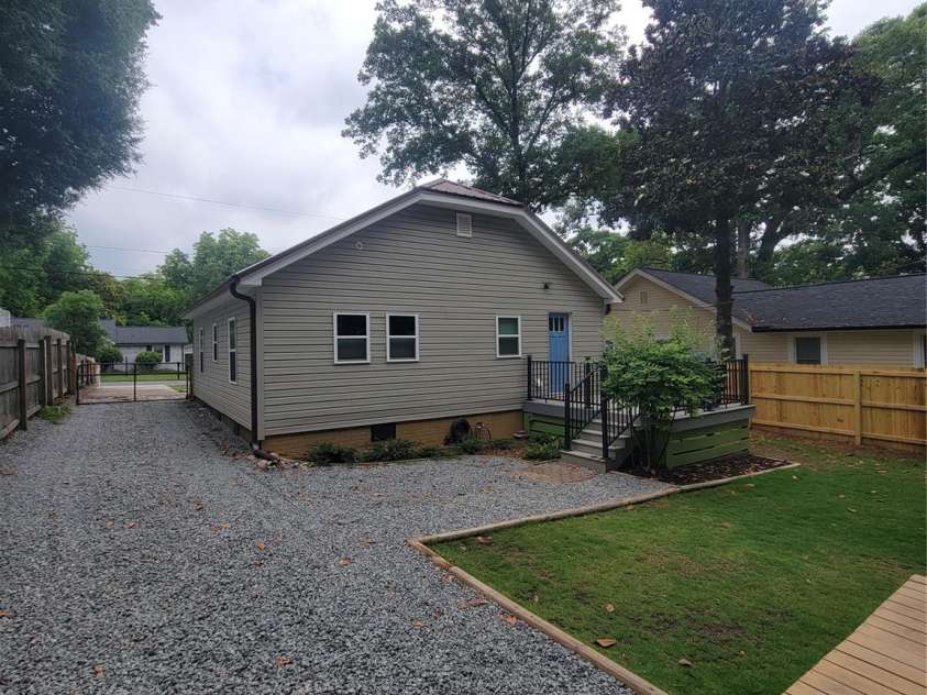 422 Gaston Avenue, Belmont, NC 28012.  MLS# CAR4386557, YatesRealty ID 28257. Back