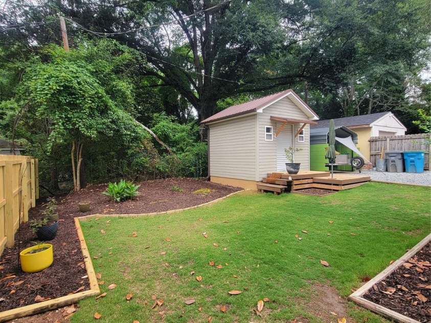 422 Gaston Avenue, Belmont, NC 28012.  MLS# CAR4386557, YatesRealty ID 28257. Back Yard