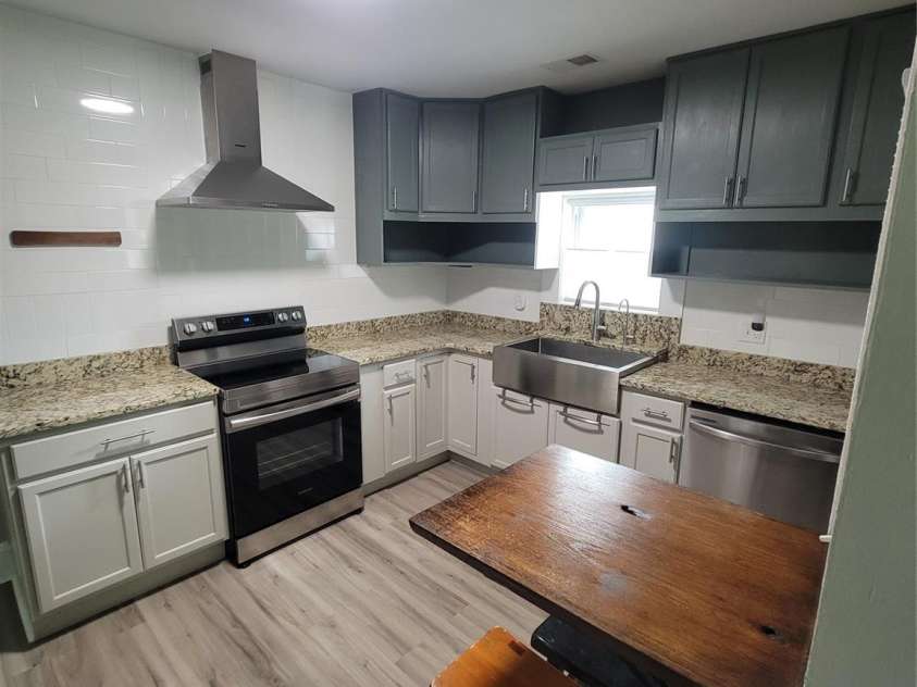 422 Gaston Avenue, Belmont, NC 28012.  MLS# CAR4386557, YatesRealty ID 28257. Kitchen 
