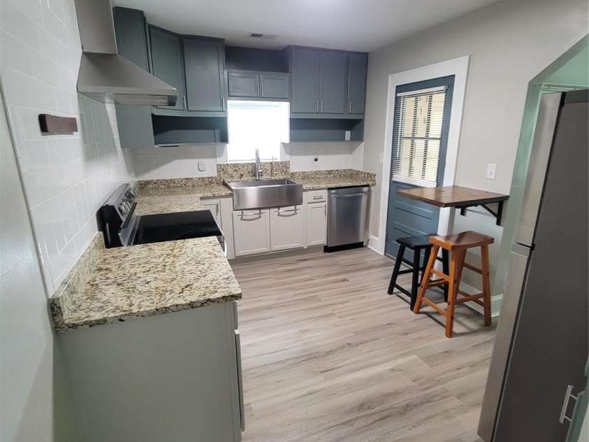 422 Gaston Avenue, Belmont, NC 28012.  MLS# CAR4386557, YatesRealty ID 28257. Kitchen