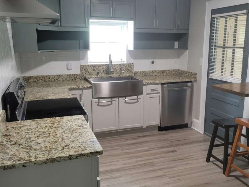 422 Gaston Avenue, Belmont, NC 28012.  MLS# CAR4386557, YatesRealty ID 28257. Kitchen