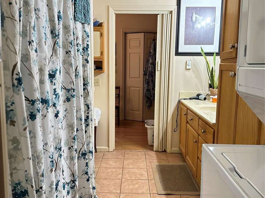 186 Blanche Lane, Stony Point, NC 28678.  MLS# CAR4281537, YatesRealty ID 28258. Apartment Bathroom