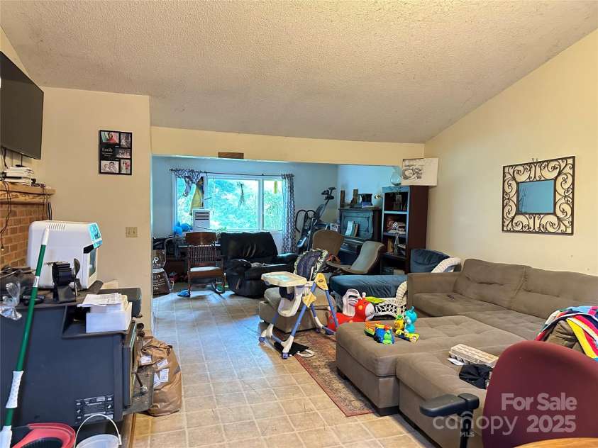 186 Blanche Lane, Stony Point, NC 28678.  MLS# CAR4281537, YatesRealty ID 28258. Main House living room